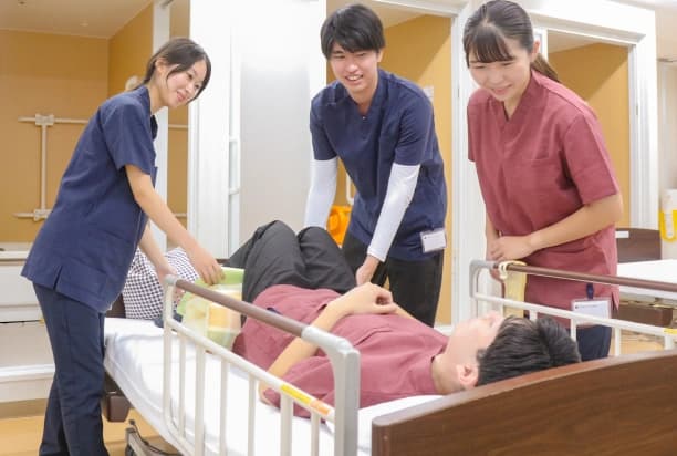 業界唯一の研修施設と研修制度